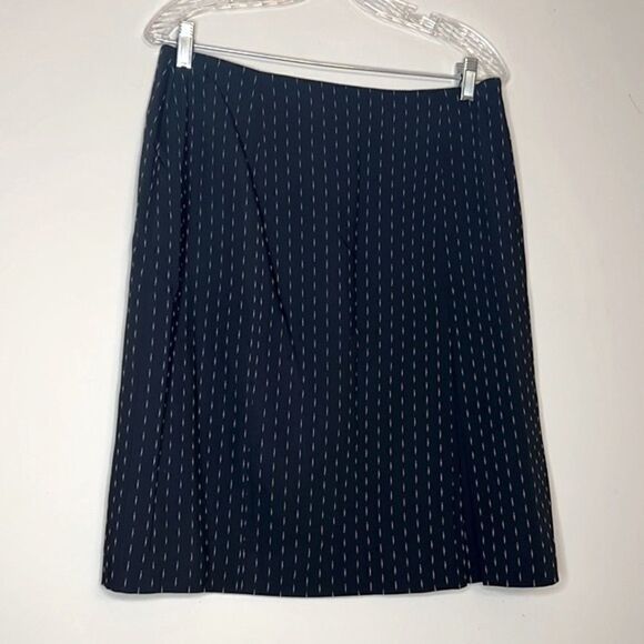 WORTH Black Large Pleat Skirt with White Pinstripe Style Pattern - Size 12 - Picture 2 of 10